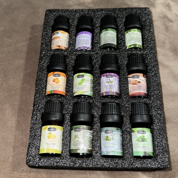 Essential Oils Aromatherapy Set of 12 - Picture 3 of 5